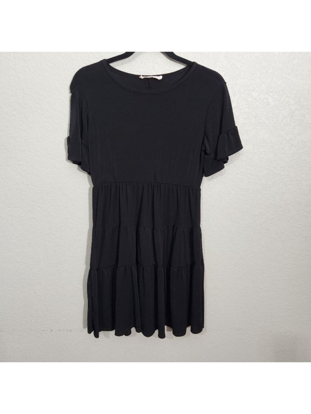 Tiffany & Grey Dress Size M Black Tiered Short Sleeve Ruffle